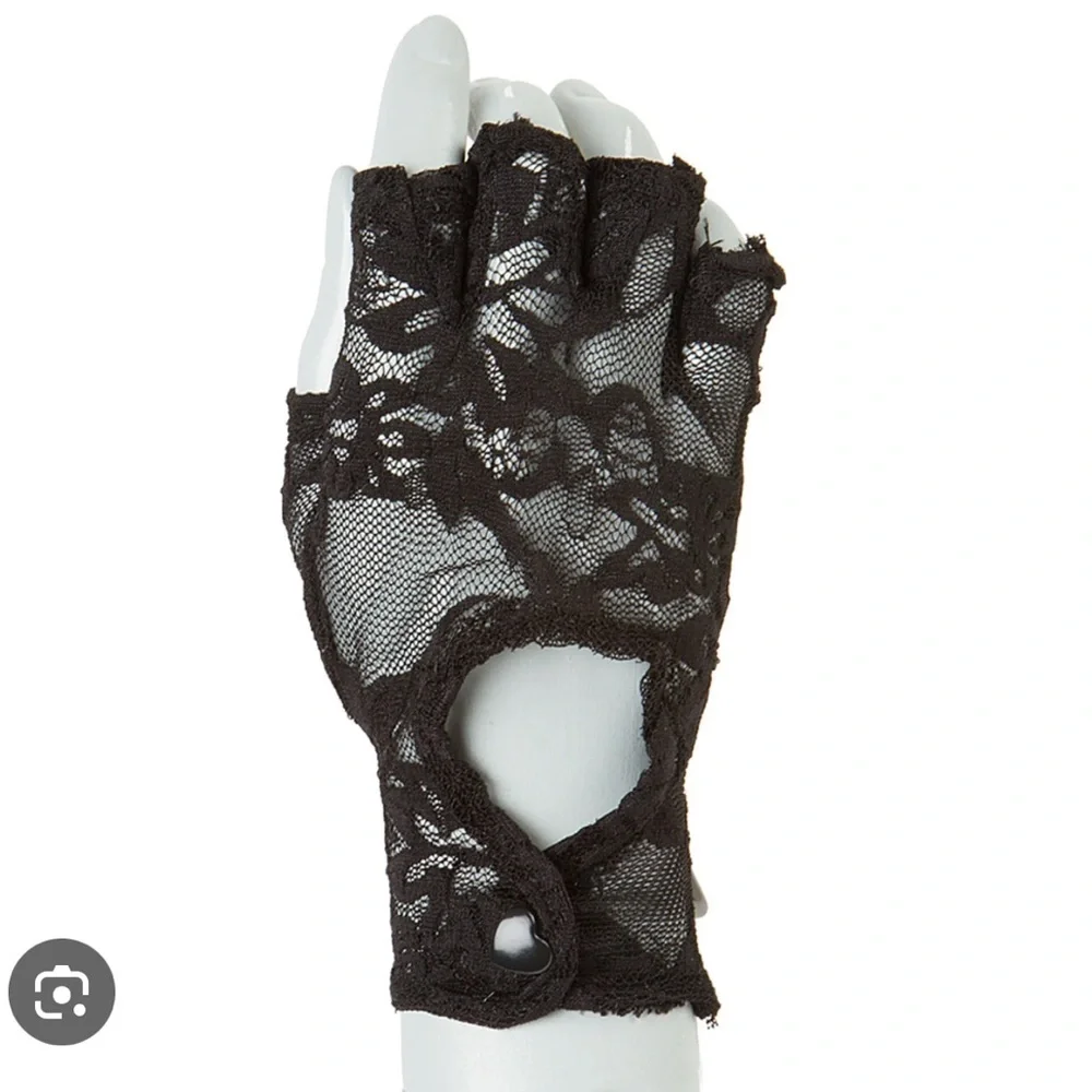 🤍 Claire's Icing White Lace Like Fingerless Gloves NWOT